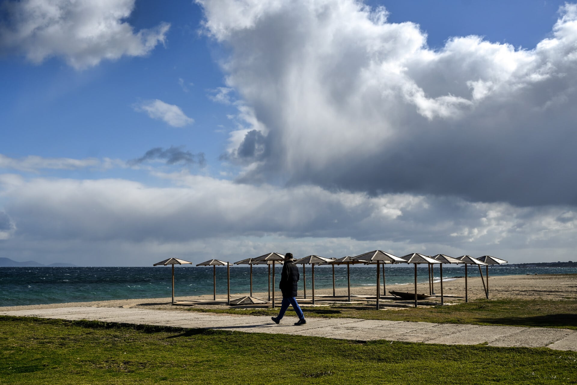 Συννεφιά, βροχές και πτώση της θερμοκρασίας