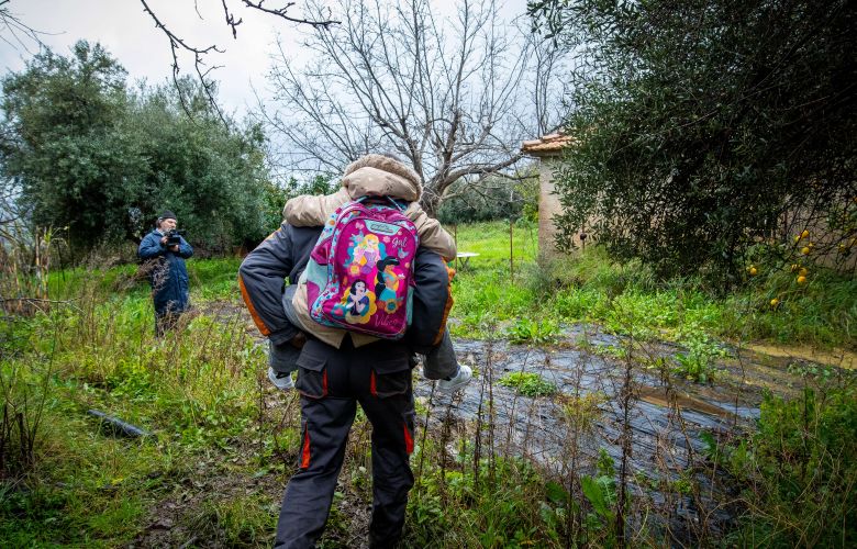 Κατολισθήσεις, καταστροφές σε δρόμους, αποκλεισμένα χωριά, απεγκλωβισμός μαθητών και εκκενώσεις οικισμών από την κακοκαιρία