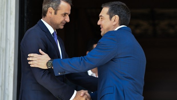 Ο Τσίπρας άνοιξε πανιά, ο Μητσοτάκης είναι στα καρφιά και ο Παρασκευαΐδης ξέφυγε και -επιτέλους έφυγε- μιλώντας για καθεστώτα δικτατορικά