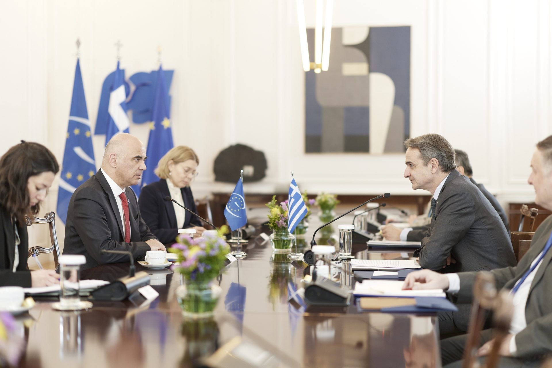 Βασική προτεραιότητα η ενίσχυση των θεσμών και η αποκατάσταση της εμπιστοσύνης των πολιτών