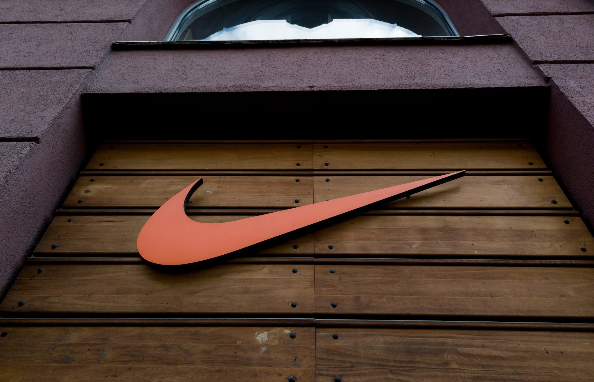 Η Nike στο μικροσκόπιο για διακρίσεις εις βάρος λευκών στον χώρο εργασίας