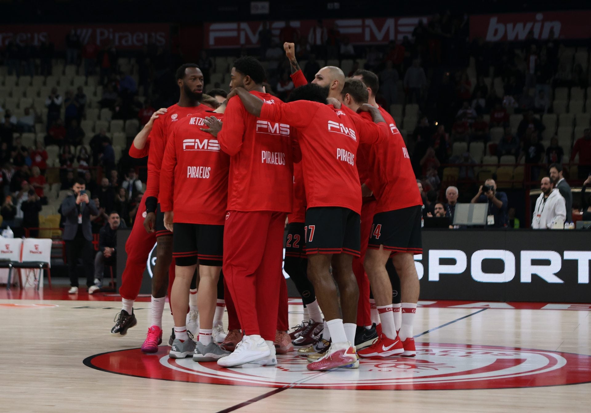 O διαστημικός Ολυμπιακός διέλυσε την Βίρτους