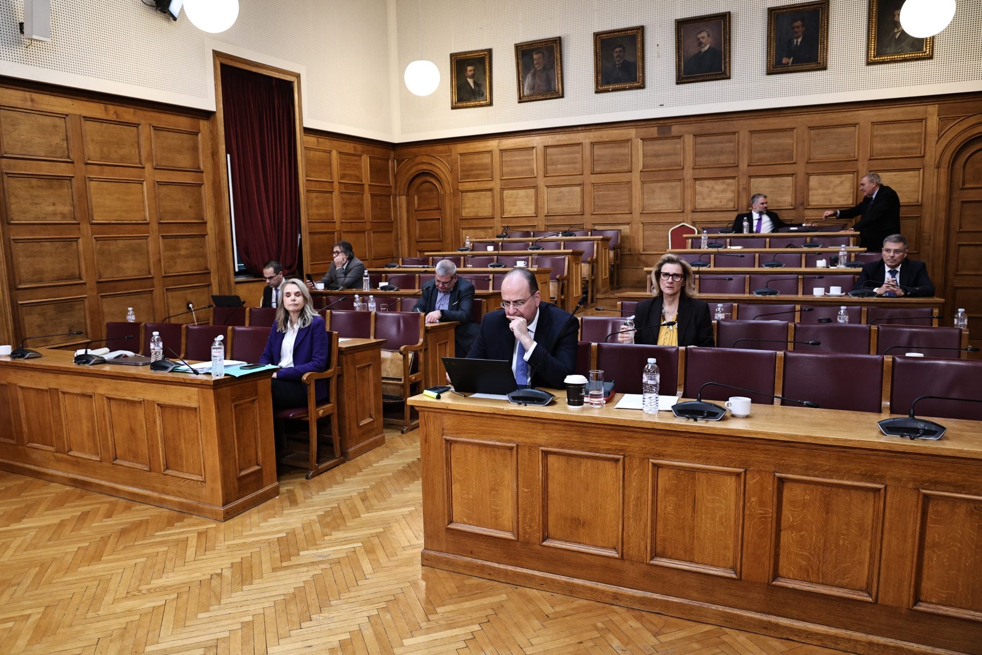 Η Εξεταστική έκλεισε – Το γαλάζιο σκάνδαλο και η συγκάλυψη παραμένουν