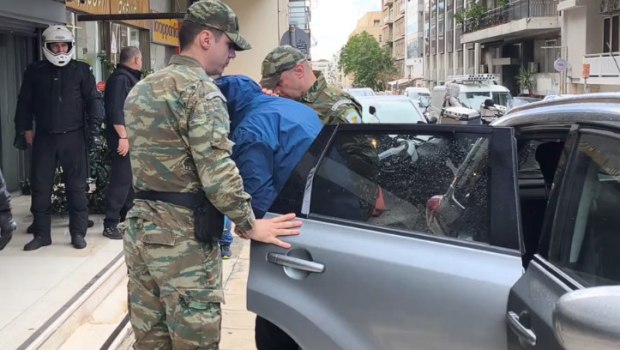 Η ώρα της απολογίας για τον σμήναρχο - Έφτασε στο Αεροδικείο