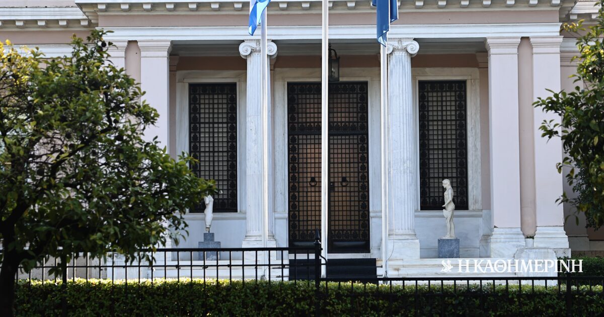 Εθνικό Απολυτήριο: Στόχος η εφαρμογή του από το 2027-2028 – Δεν καταργούνται οι Πανελλήνιες