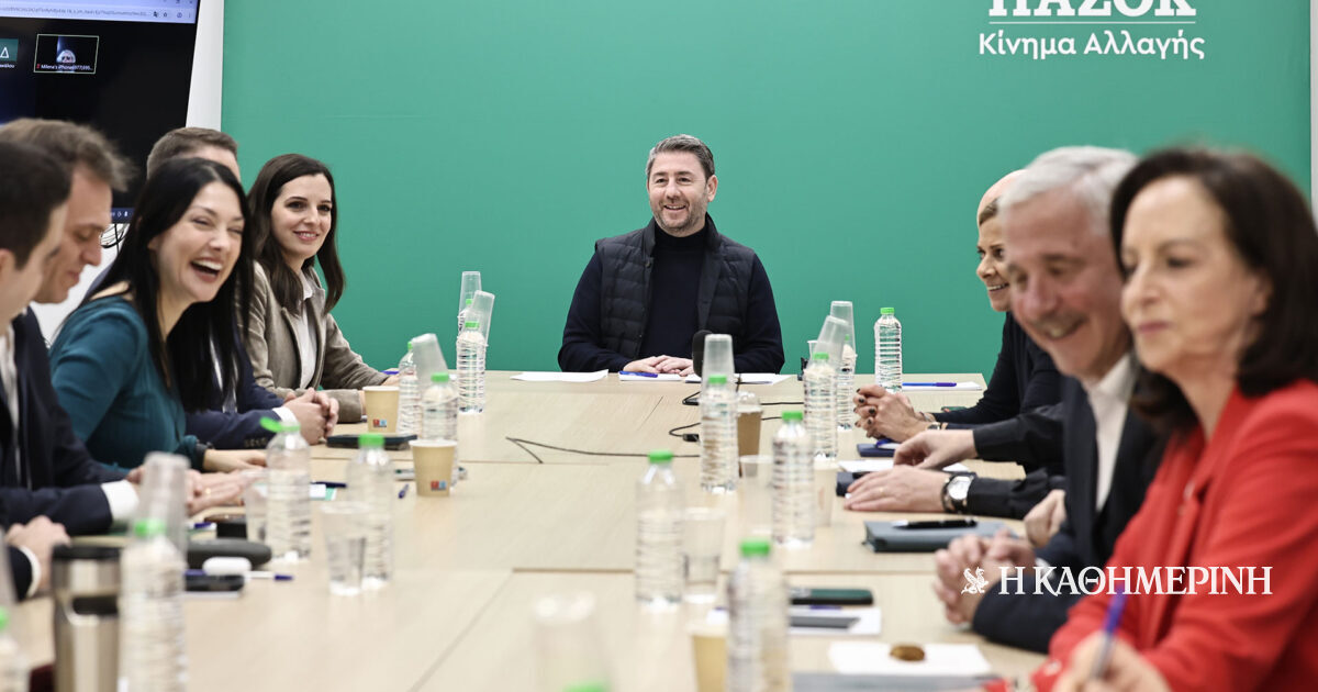 ΠΑΣΟΚ: Ο Παναγόπουλος οφείλει να διευκολύνει, παραιτούμενος των φιλοδοξιών του να ηγηθεί της ΓΣΕΕ