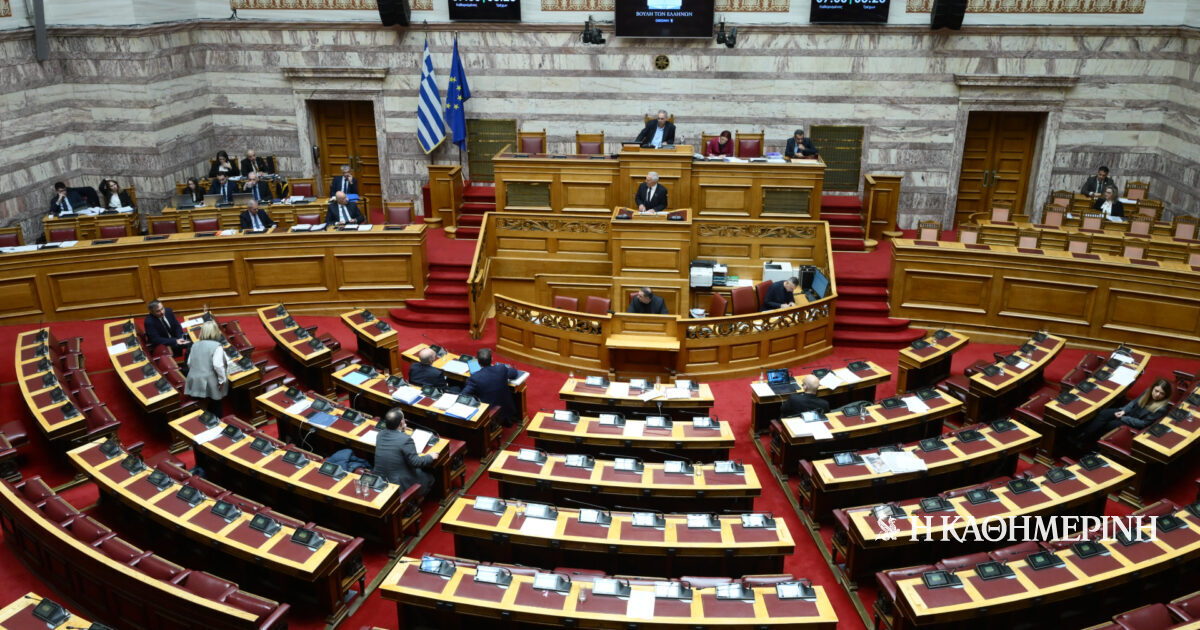 Βουλή: Ψηφίστηκε το νομοσχέδιο για τη «νόμιμη μετανάστευση»