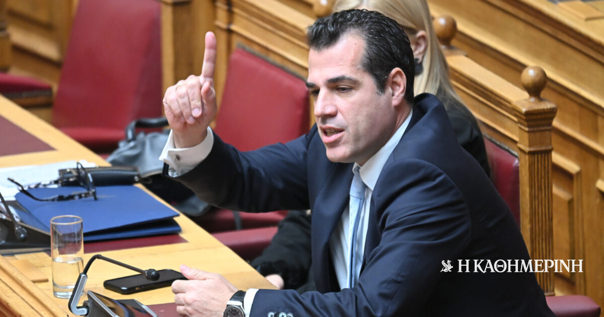 Πλεύρης για μεταναστευτικό: Οποιος δεν ψηφίσει τις διατάξεις είναι με τους διακινητές