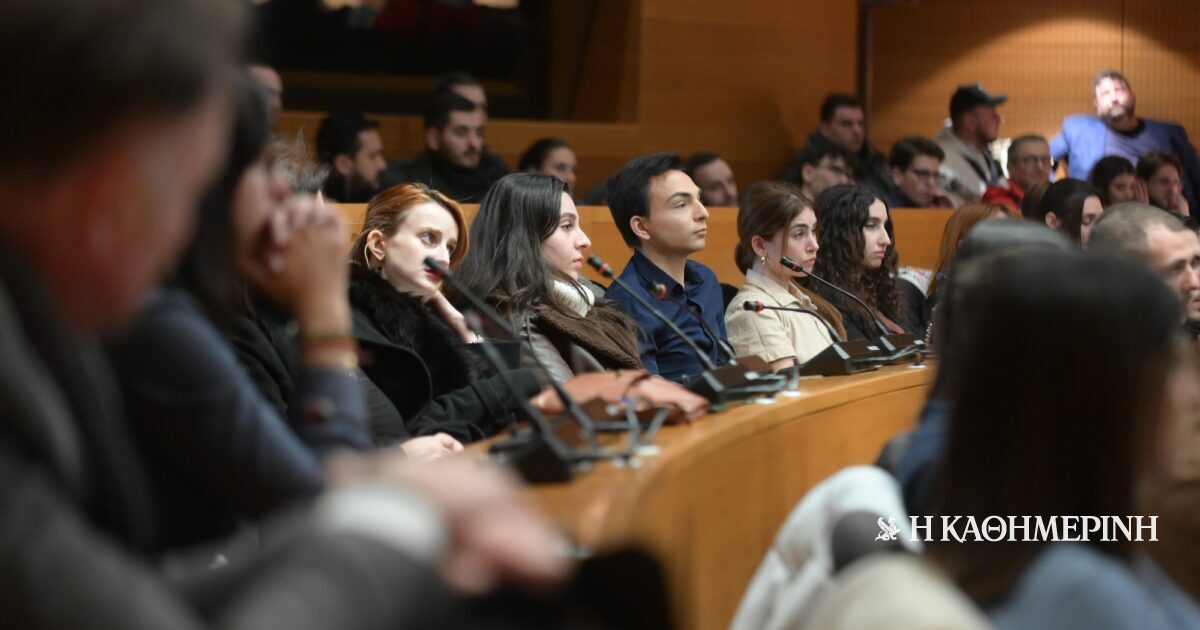 Στις κάλπες οι νέοι 17-28 ετών