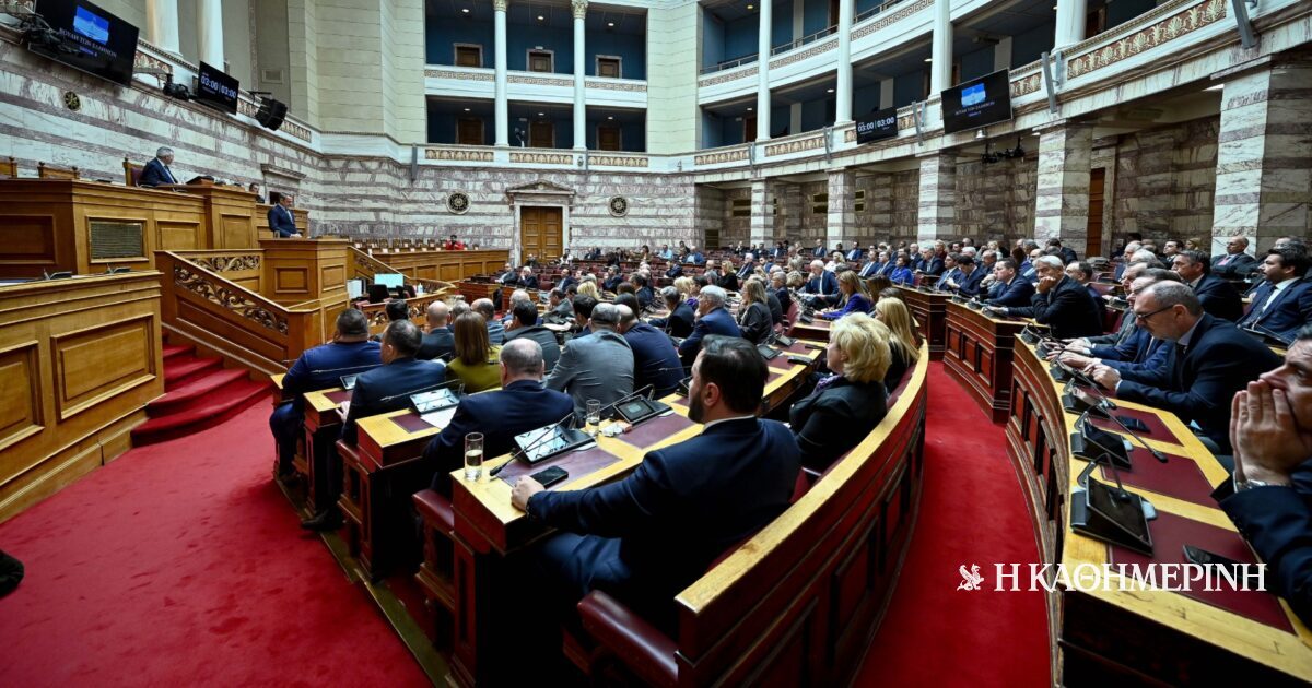 Οι πρώτες αντιδράσεις των κομμάτων στο διάγγελμα Μητσοτάκη για συνταγματική αναθεώρηση