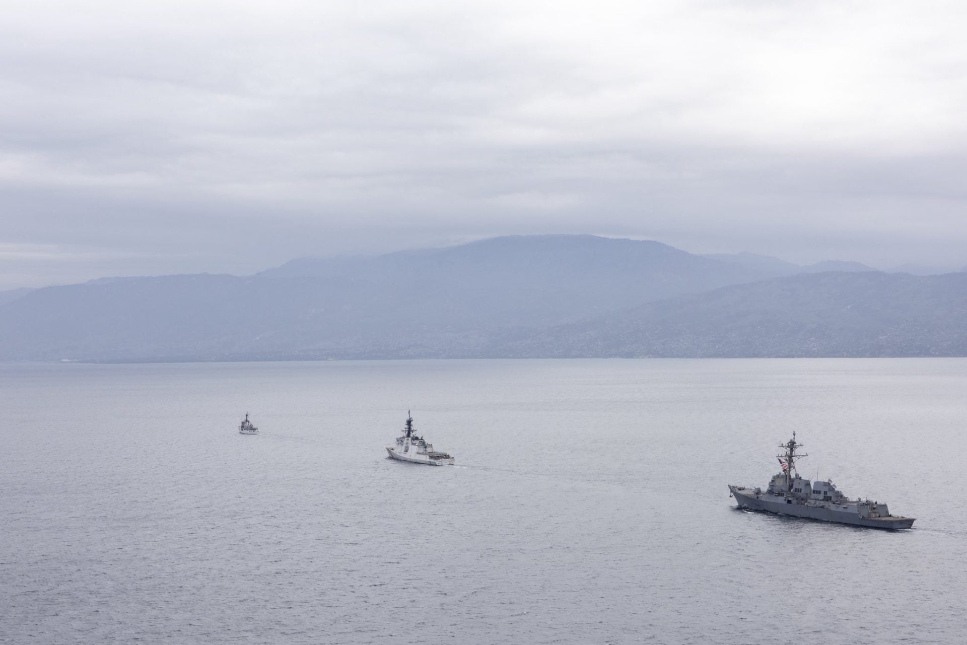 Αμερικανικά πολεμικά πλοία στον κόλπο του Πορτ-ο-Πρενς