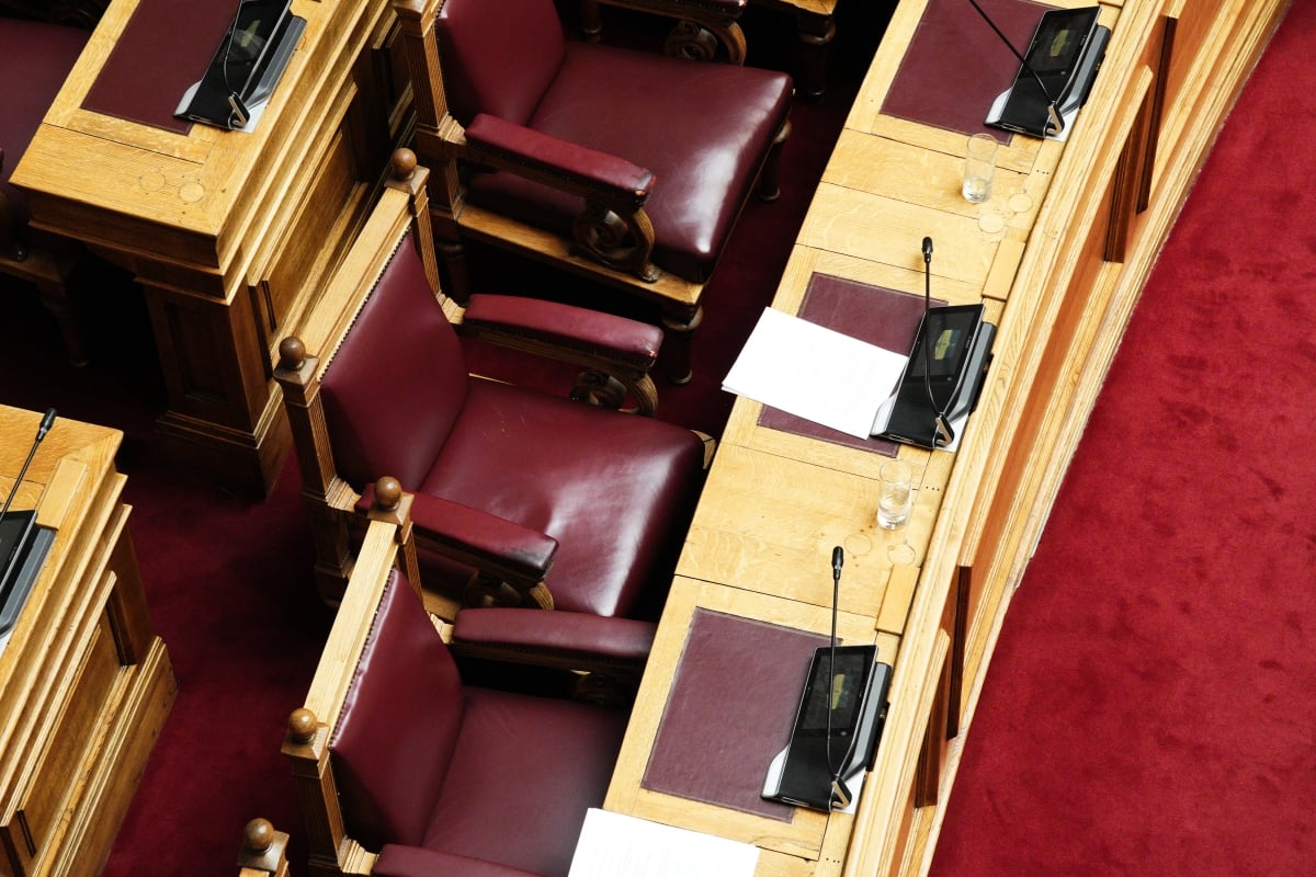 Τα ψιλά γράμματα των δημοσκοπήσεων και ο γρίφος των αναποφάσιστων
