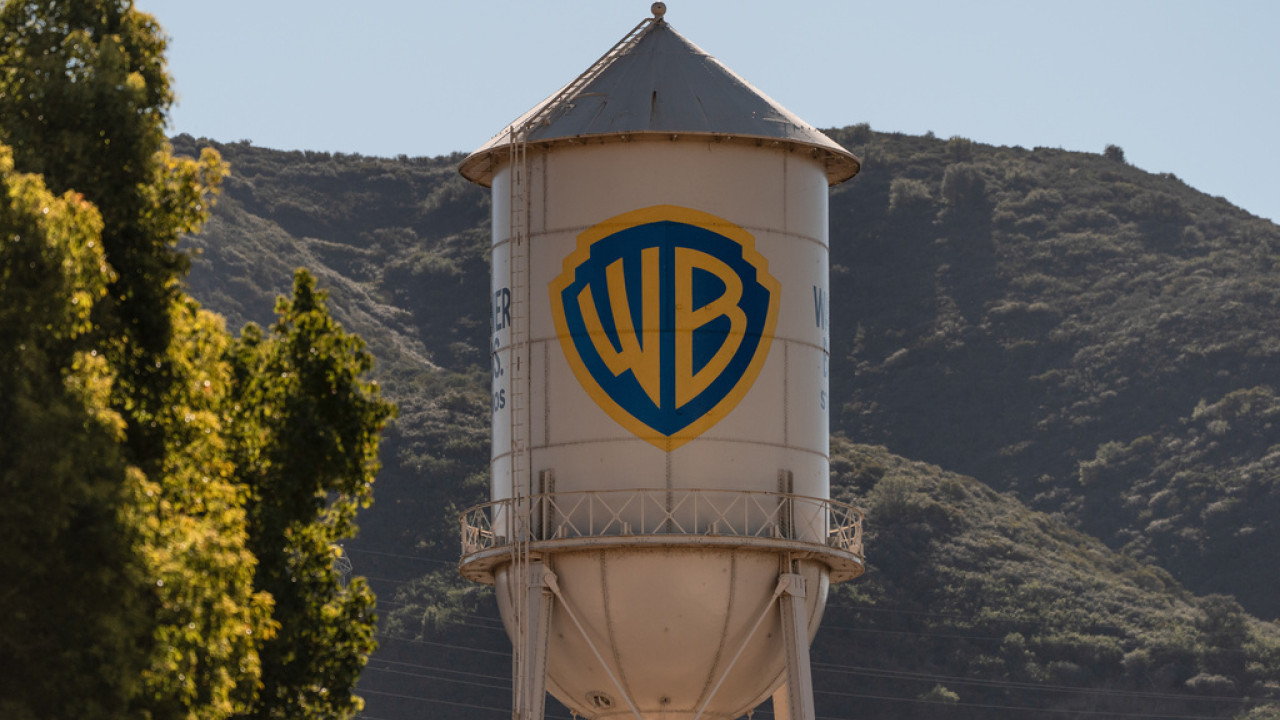 Η Warner εξετάζει το ενδεχόμενο να επαναλάβει τις συνομιλίες πώλησης με την Paramount