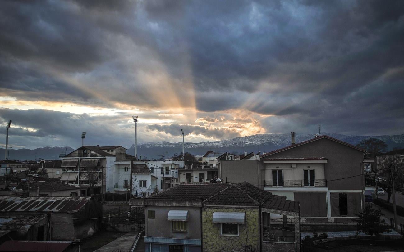 Αλλαγή του σκηνικού με νεφώσεις και τοπικές βροχές