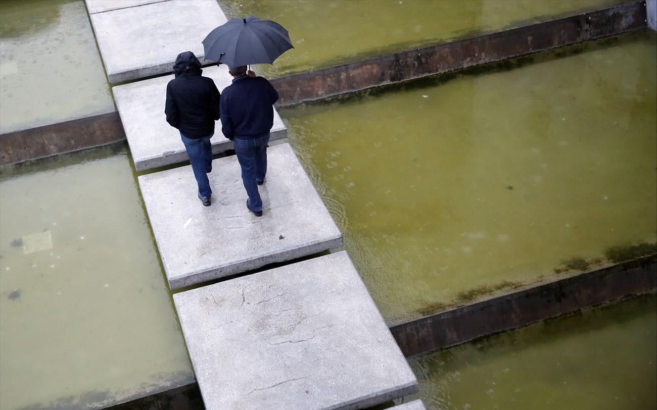 Πτώση της θερμοκρασίας με τοπικές βροχές και καταιγίδες
