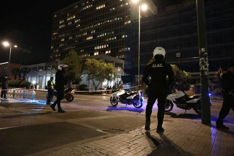 Προφυλακίστηκε ο Σουδανός που απειλούσε να ανατιναχθεί στη ΓΑΔΑ – News.gr