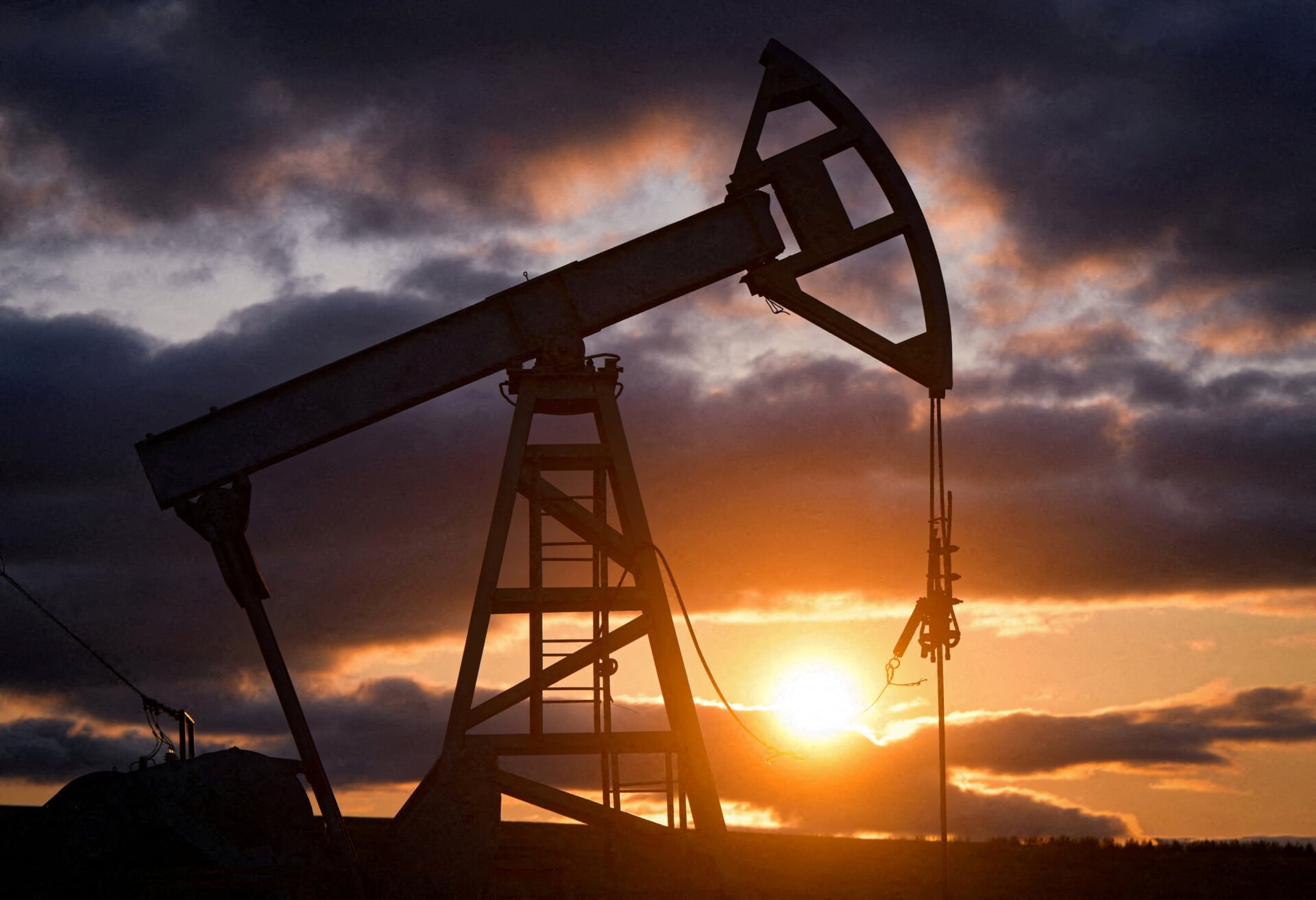Ξανά πάνω από τα 100 δολάρια το Brent – Ανακάμπτει μετά τη χθεσινή «βουτιά»