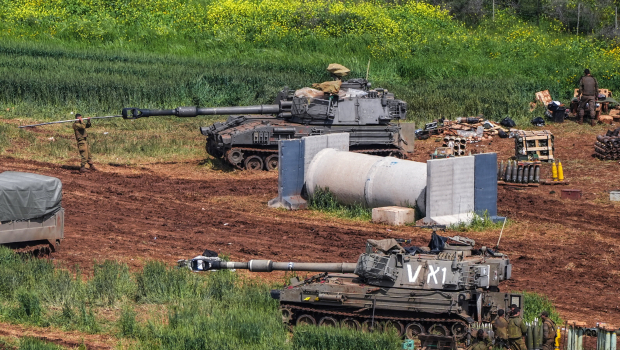 Ο πόλεμος στη Μέση Ανατολή και οι διεργασίες στην Κεντροαριστερά στο επίκεντρο της πολιτικής ατζέντας