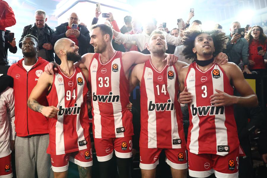 Ο Ολυμπιακός «τσάκισε» τη Φενέρμπαχτσε με μαγεία Φουρνιέ