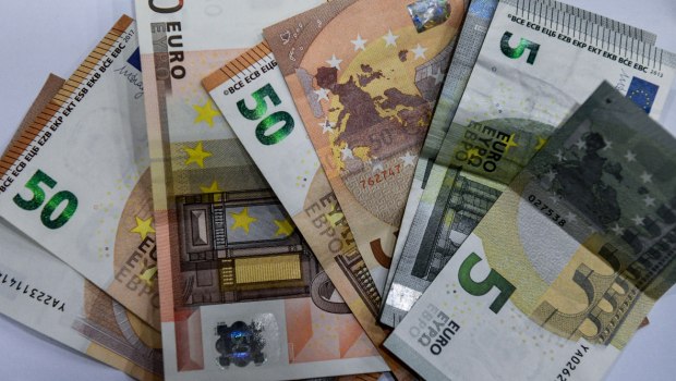 Νέα Αριστερά: Ο Μητσοτάκης κοροϊδεύει την κοινωνία με αυξήσεις 0,92 ευρώ τη μέρα