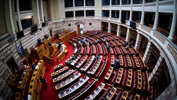 Μετά το Πάσχα η συζήτηση στη Βουλή για το κράτος δικαίου - Τι είπαν Μητσοτάκης-Κακλαμάνης για την προ ημερησίας
