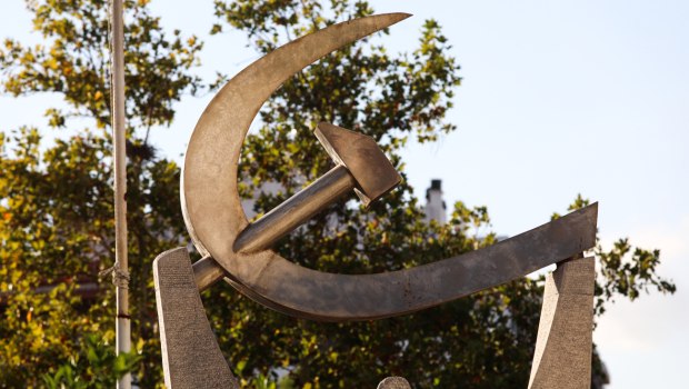 ΚΚΕ: Η κυβέρνηση κλιμακώνει τη συμμετοχή της Ελλάδας στο μακελειό του πολέμου