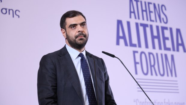 Μισές εξηγήσεις από Μαρινάκη στη Βουλή για το Athens Alitheia Forum