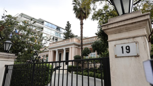 Στην αυλή του Μαξίμου οι υποκλοπές, «δείχνει» ξανά την κυβέρνηση ο Ντίλιαν - Τα αναπάντητα ερωτήματα