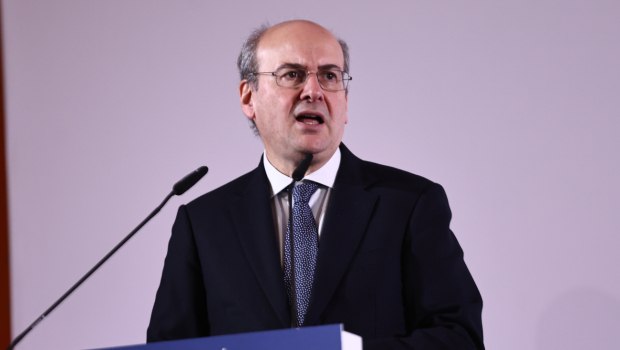 Θεατής απέναντι στο τσουνάμι ακρίβειας η κυβέρνηση - Γενικόλογες υποσχέσεις Χατζηδάκη για μέτρα στήριξης