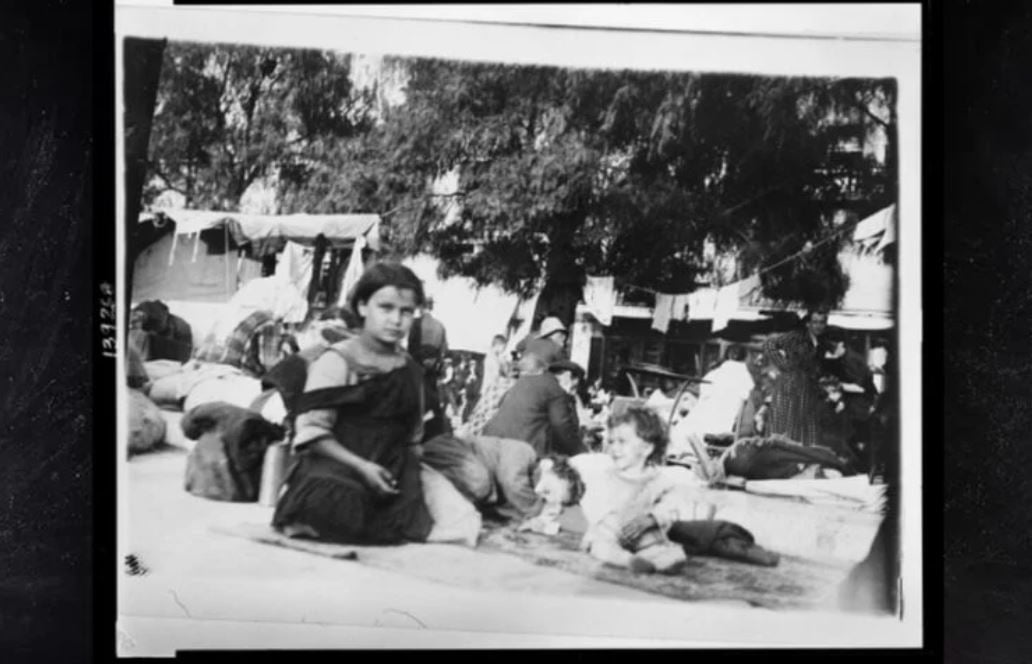 Μαρτυρία Ελισάβετ Ξυροστηλίδου: Κλαίγοντας κοινωνήσαμε στην εκκλησία. Ο παπάς έλεγε: «Δεύτε τελευταίον ασπασμόν…». Σαν ετοιμοθάνατοι ήμασταν