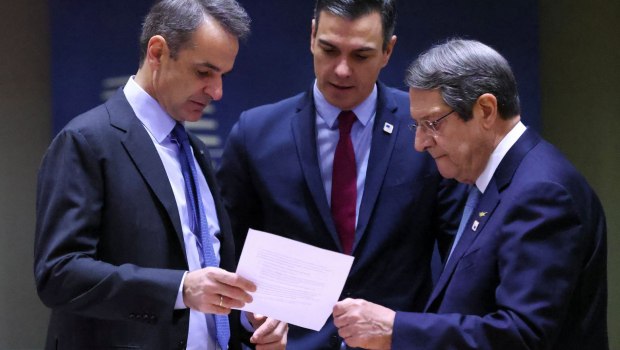 Το φάντασμα του Σάντσεθ σκιάζει το προφίλ του πρωθυπουργού, τα θέματα που καίνε αλλά η κυβέρνηση θέλει να κοιτάμε αλλού