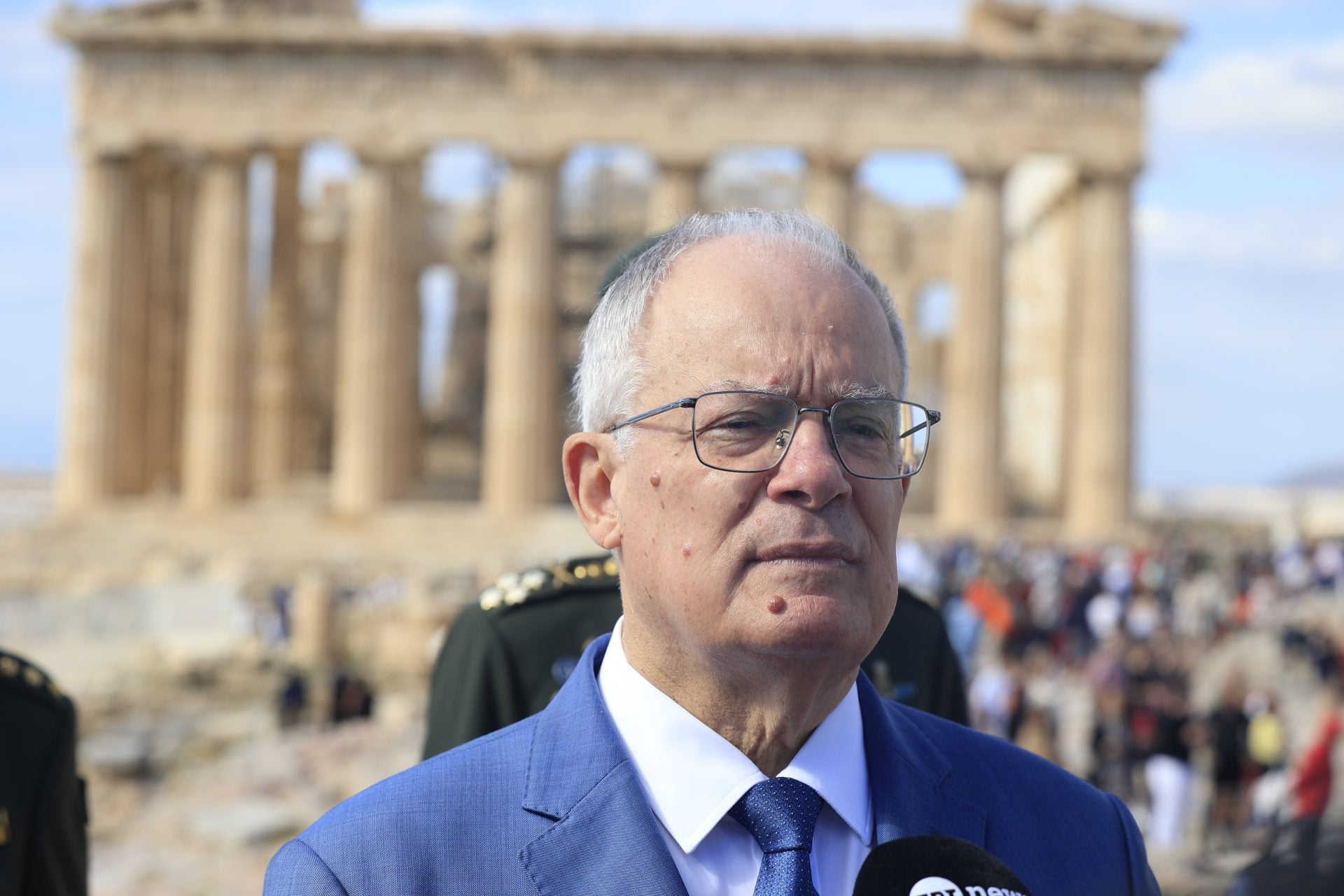Να στοχαστούμε, σ’ αυτή τη δύσκολη καμπή της παγκόσμιας ιστορίας τις γυναίκες όλου του κόσμου