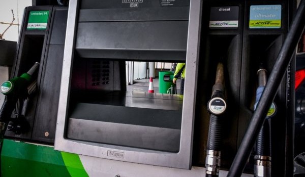 «Χρειάζονται μέτρα πριν η ζημιά είναι μη αναστρέψιμη» - Πυρά από την αντιπολίτευση κατά κυβέρνησης για την ακρίβεια