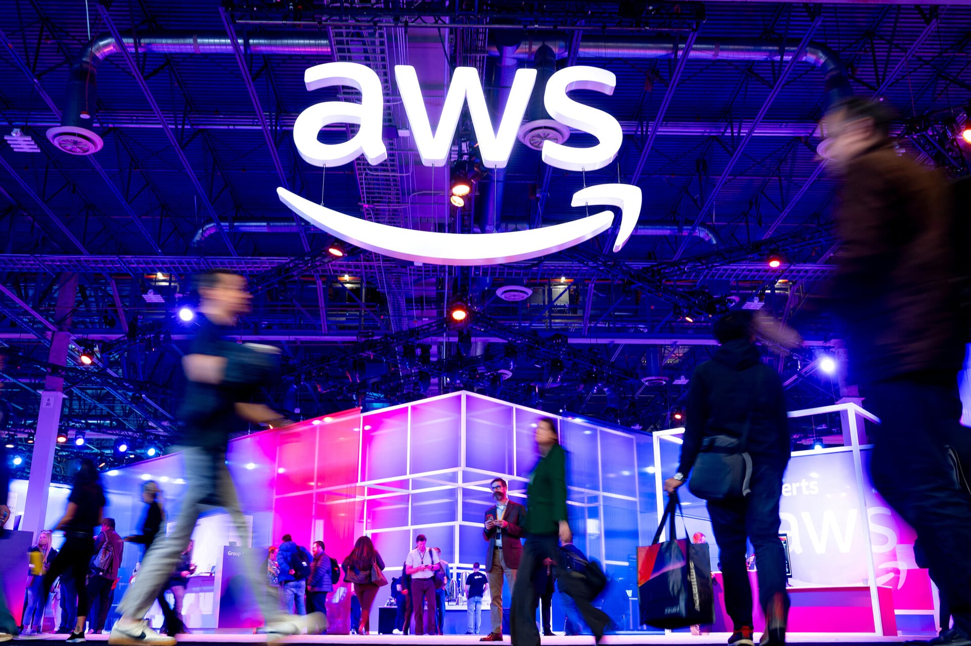 Σοβαρά προβλήματα στο cloud της Amazon στη Μέση Ανατολή λόγω πληγμάτων με drones