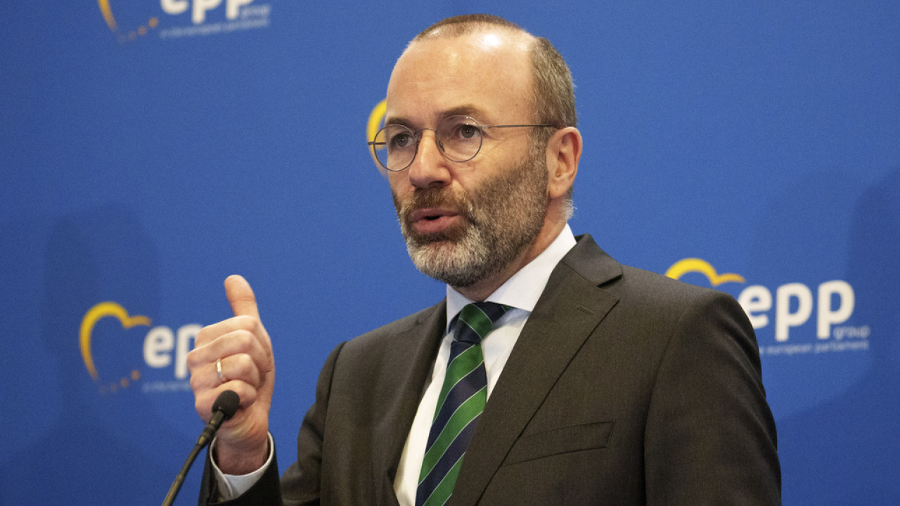 Μάνφρεντ Βέμπερ: Τον τόνο στην AfD τον δίνουν οι νεοναζί