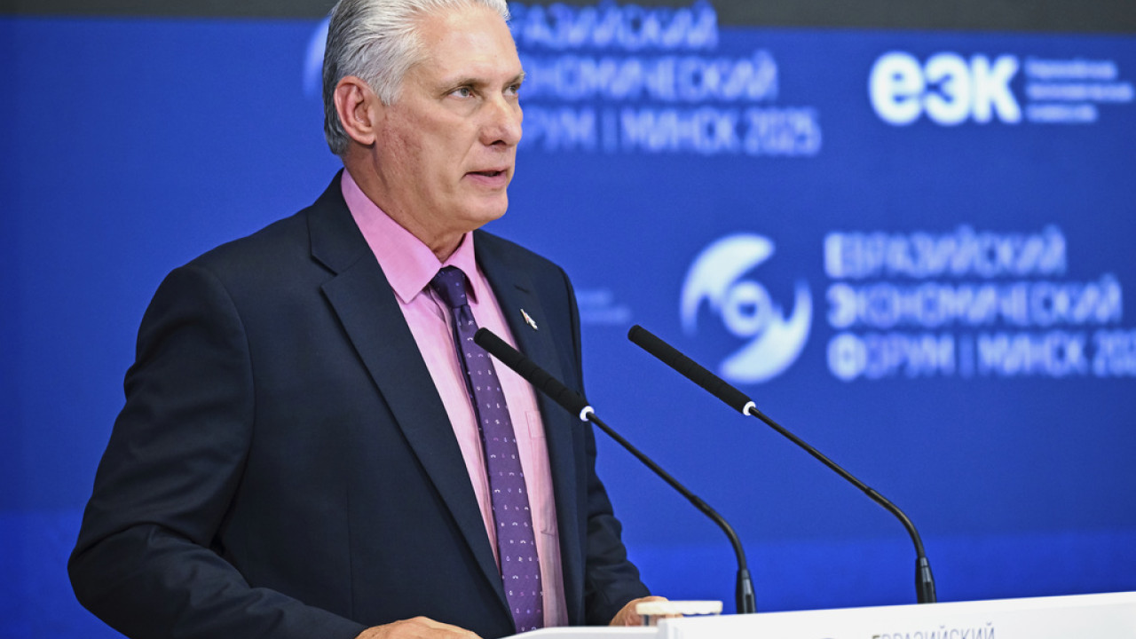 Ο Τραμπ απαιτεί να αποχωρήσει από την εξουσία ο πρόεδρος της Κούβας Ντίας-Κανέλ