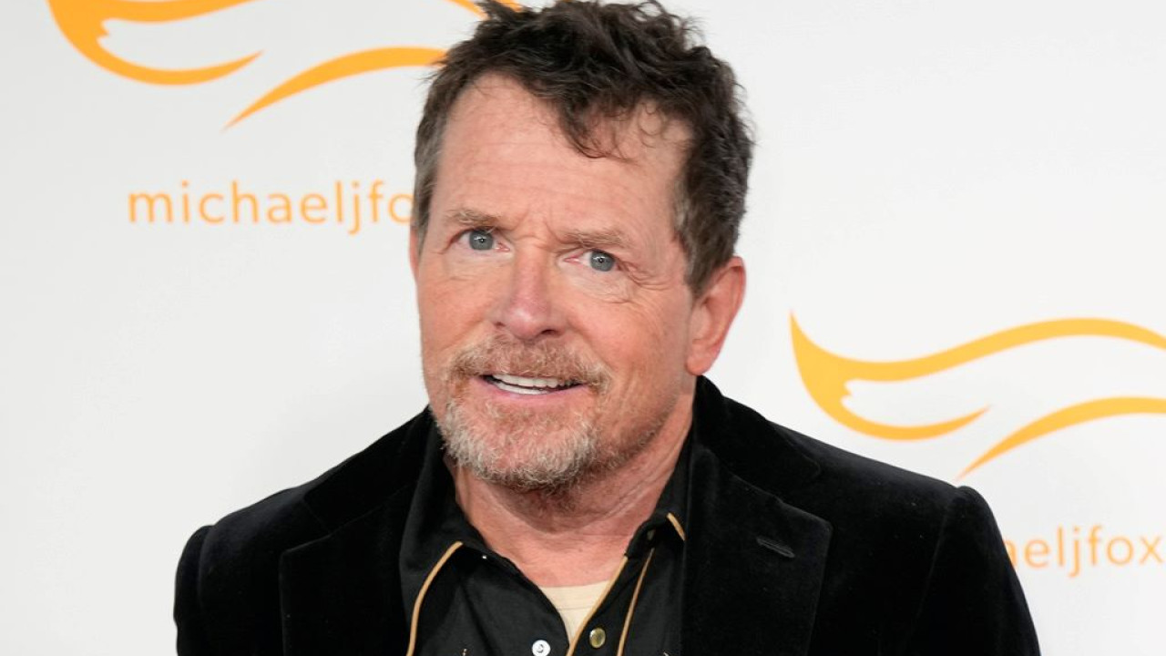 Μάικλ Τζ. Φοξ: Συγκινητική εμφάνιση έκπληξη στα Actor Awards - Βίντεο