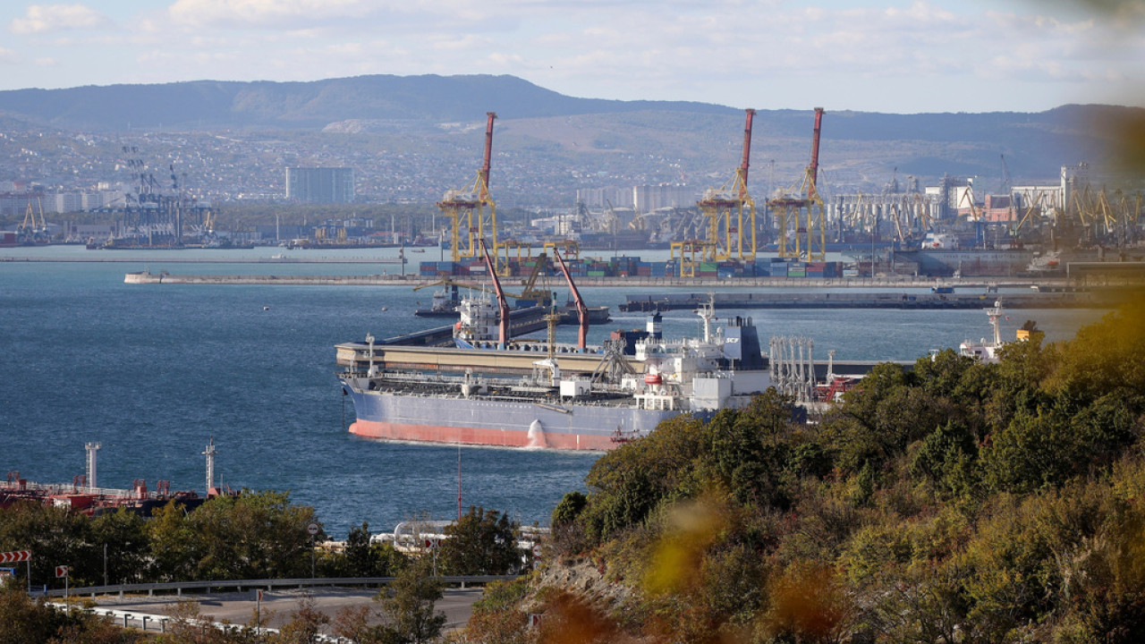 ΕΕ: Αναβολή στην απαγόρευση εισαγωγών ρωσικού πετρελαίου