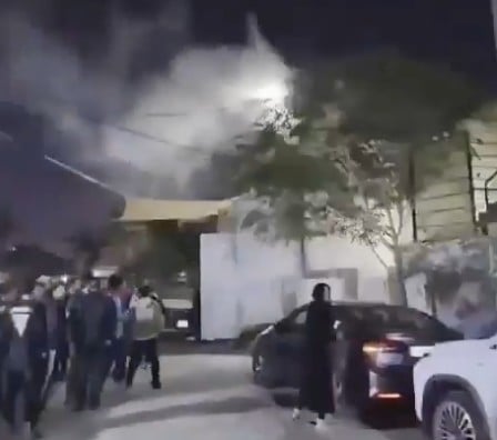 Πυρκαγιά σε ξενοδοχείο στη Βαγδάτη μετά από επίθεση drone με στόχο την πρεσβεία των ΗΠΑ