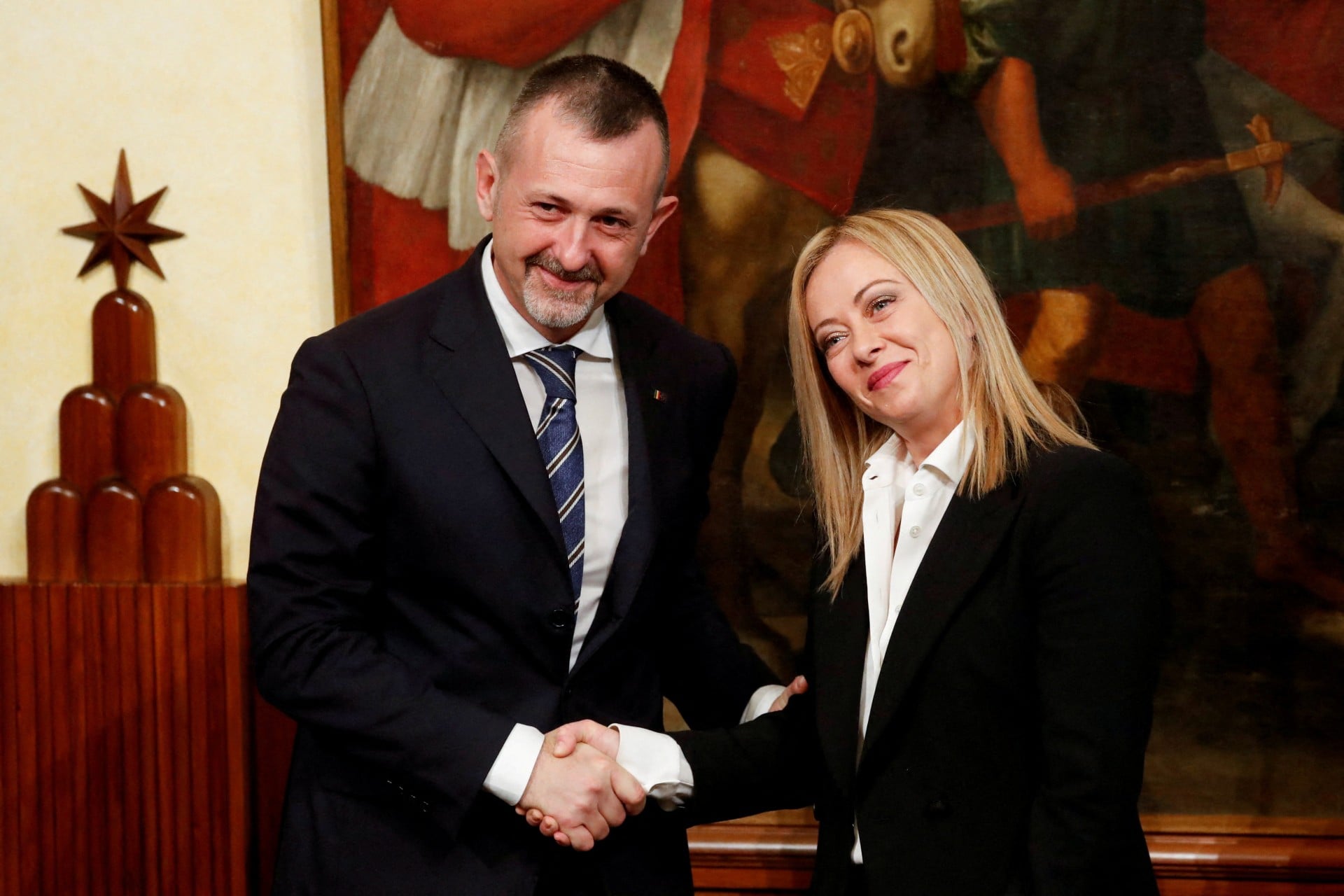 «Κύμα» παραιτήσεων κορυφαίων στελεχών μετά την πρώτη μεγάλη ήττα της Μελόνι