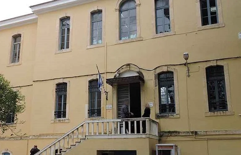Ελεύθεροι με περιοριστικούς όρους οι έξι που απολογήθηκαν για τον ομαδικό βιασμό 17χρονης στα Χανιά