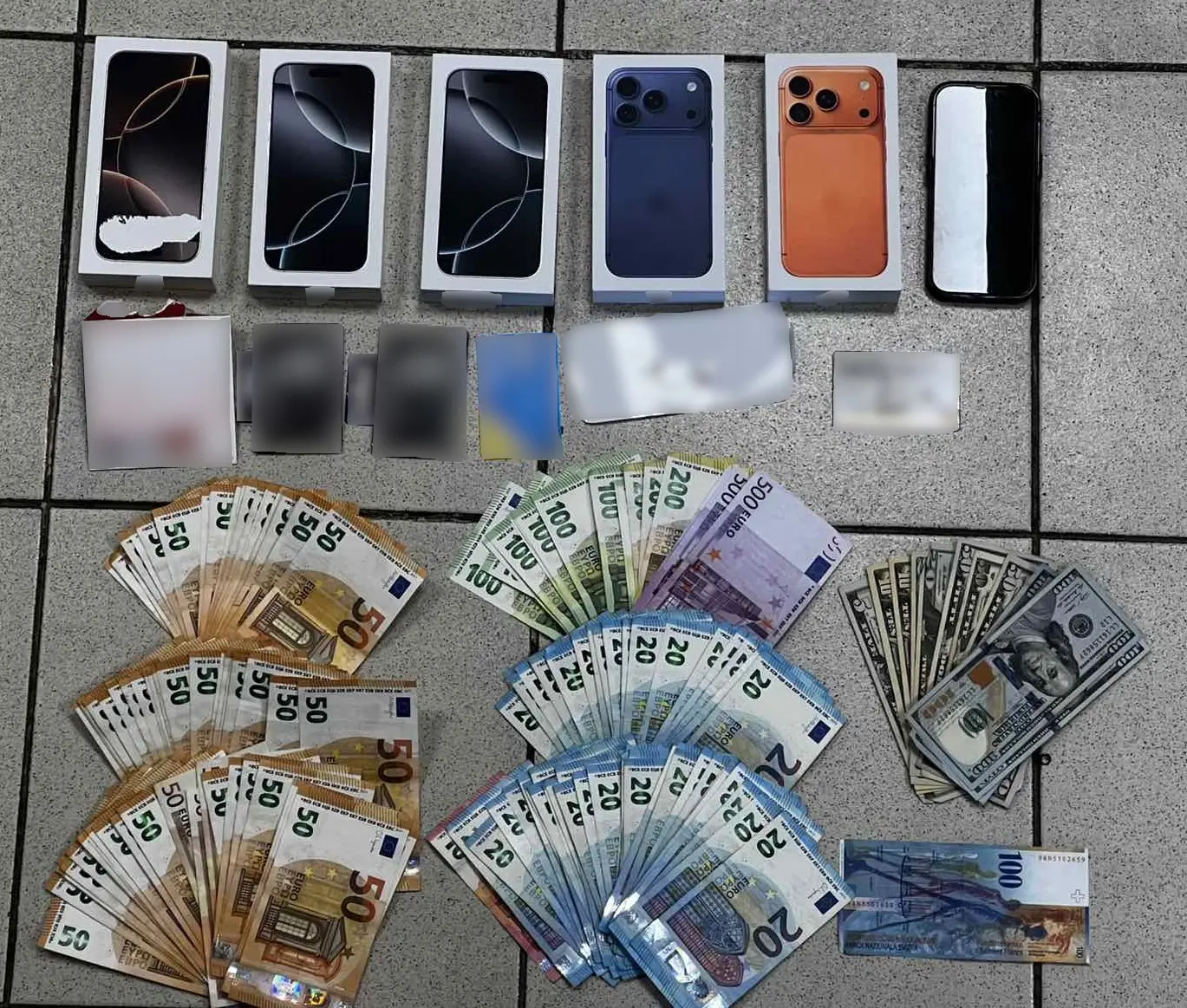 Εκβίαζαν καταστηματάρχες και πλανόδιους πωλητές