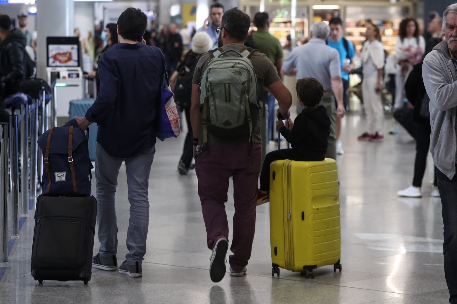 Η αγορά έχει παγώσει, χωρίς όμως να έχει διαμορφωθεί εικόνα ανατροπής των τουριστικών ροών