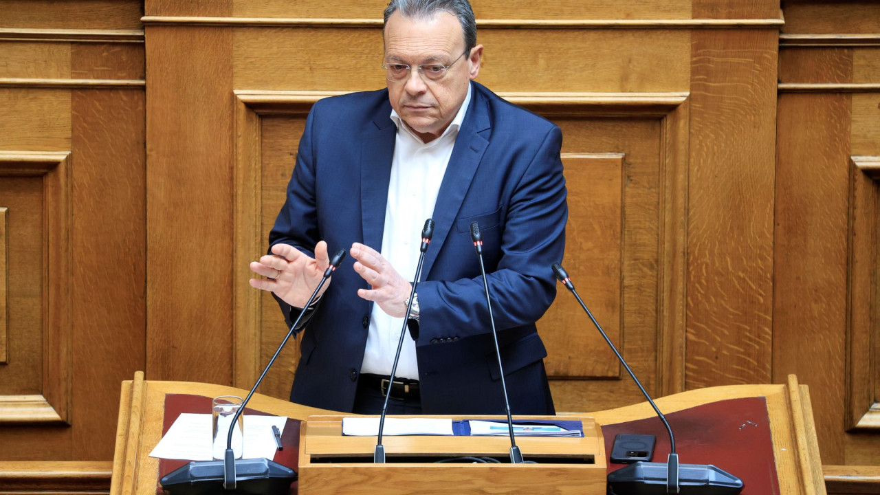 Φάμελλος: «Η κυβέρνηση λειτουργεί σαν πλασιέ συμφερόντων» - Η απάντηση Παπασταύρου