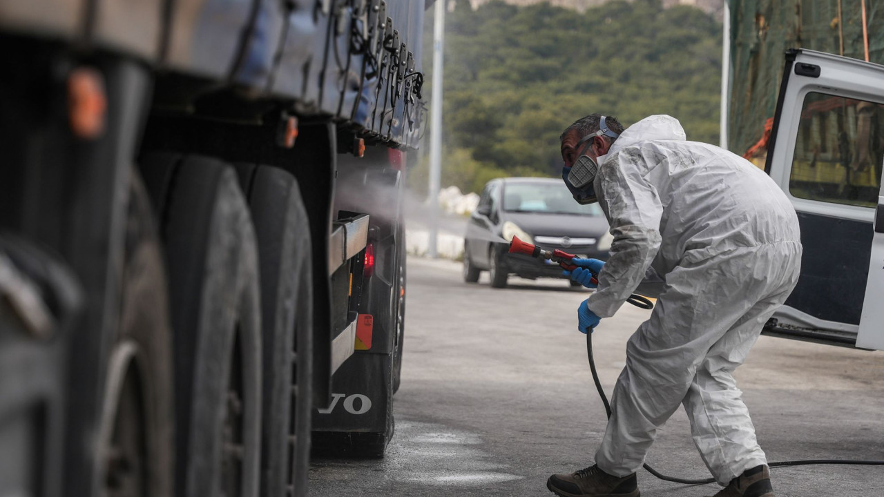Κρήτη: Συνεχίζονται οι προληπτικές απολυμάνσεις σε 16 σταθμούς για την ευλογιά