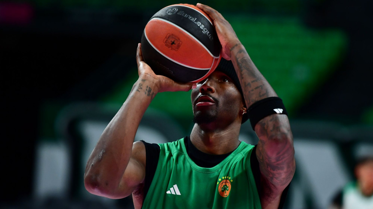 Χέιζ-Ντέιβις: Το «Trying my best» και το μήνυμα της ΚΑΕ Παναθηναϊκός