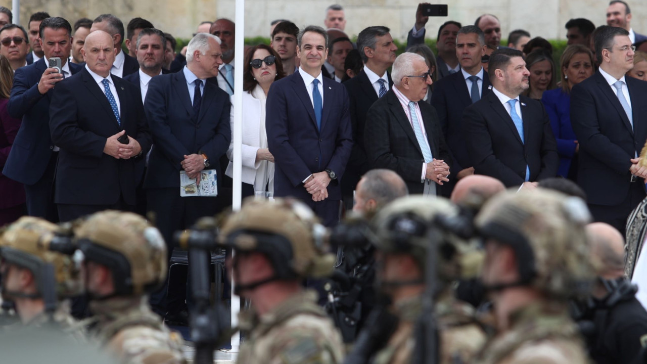 Μητσοτάκης: Θα παρακολουθήσει τη στρατιωτική παρέλαση στην πλατεία Συντάγματος