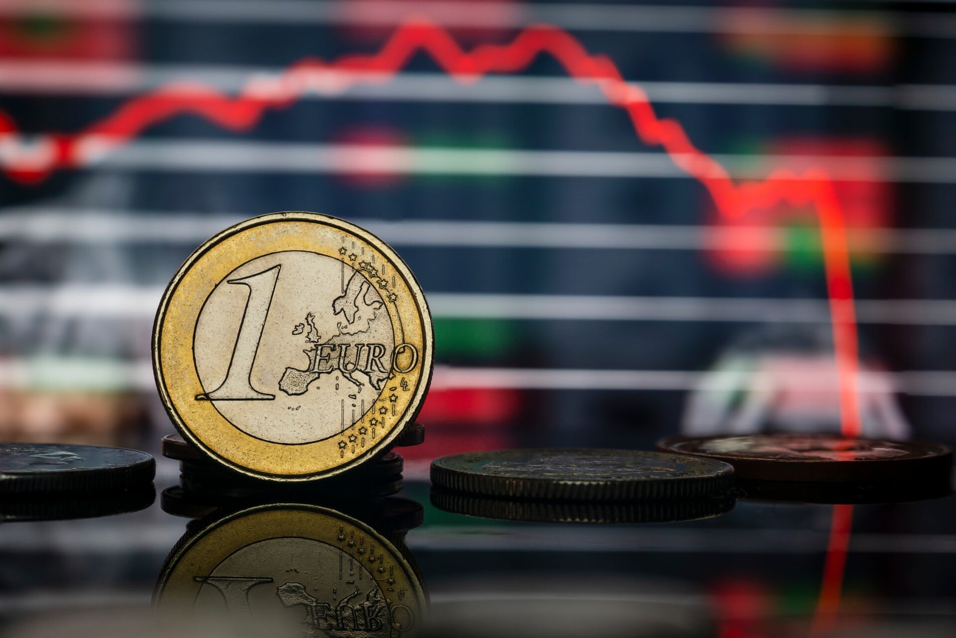 Σε χαμηλό 7 μηνών το ευρώ έναντι του δολαρίου