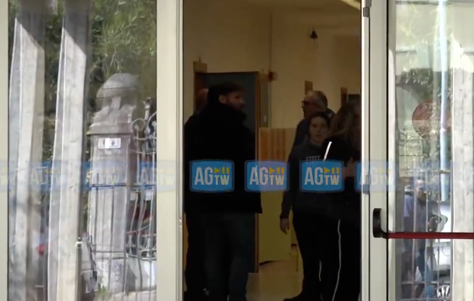 Καθηγήτρια μαχαιρώθηκε μπροστά στην είσοδο του σχολείου από 13χρονο μαθητή