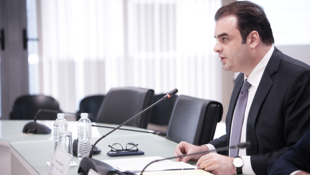 Πιερρακάκης: Το Δημόσιο δεν θα ασκήσει ένδικα μέσα για τις αποζημιώσεις στην τραγωδία των Τεμπών